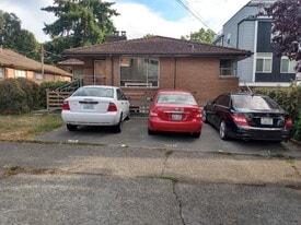 915 NW 56th St, Unit Triplex in Seattle, WA - Building Photo