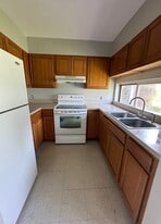 4 Clemens Ave in Jamestown, OH - Building Photo