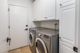 3549 Stone Canyon Ave in Sherman Oaks, CA - Building Photo - Building Photo