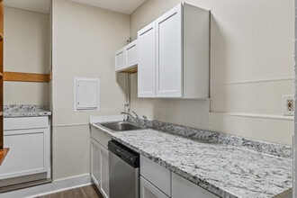 27 Frederic St, Unit 27B in Portland, ME - Foto de edificio - Building Photo