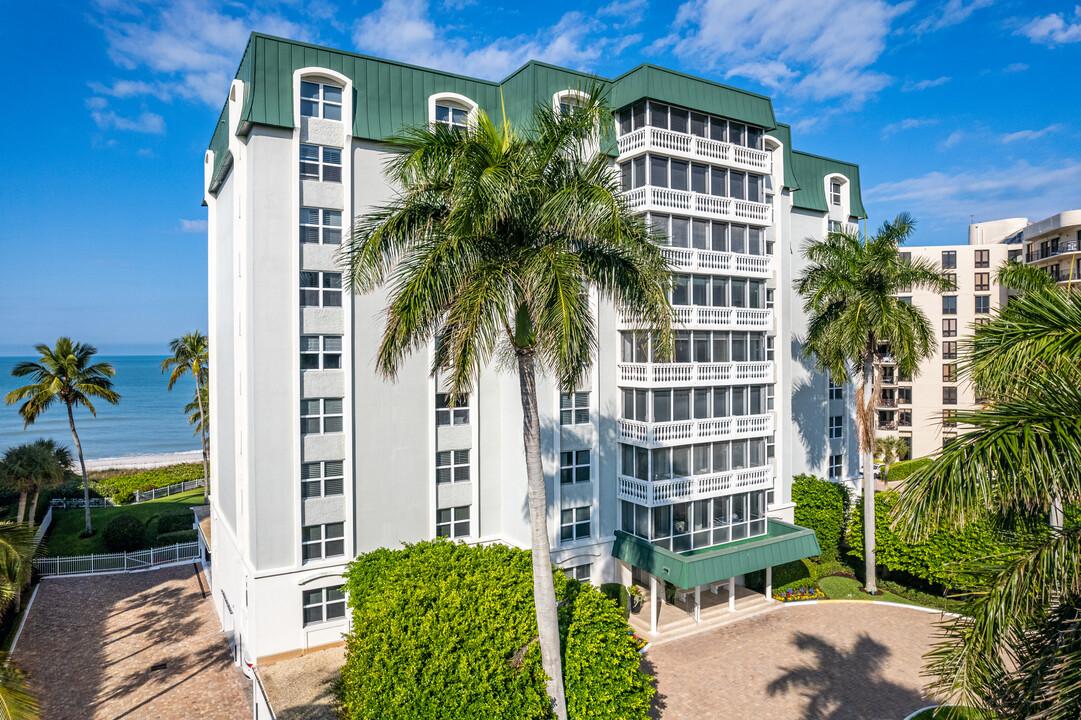 The Martinique Club in Naples, FL - Foto de edificio