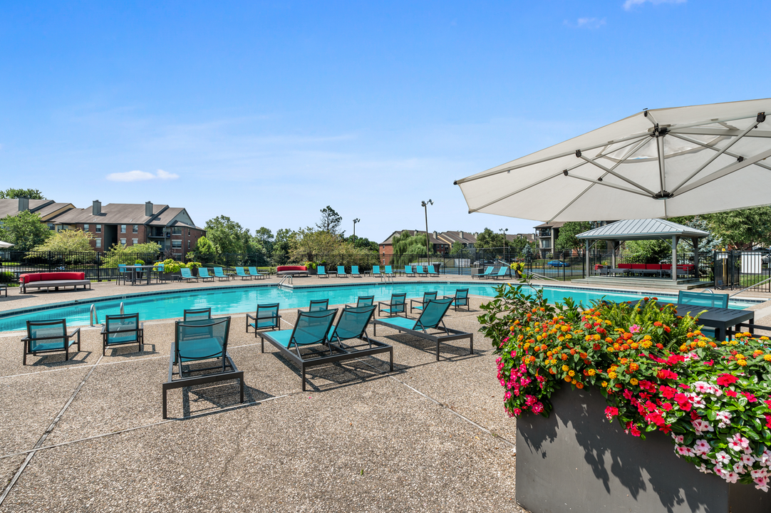 The Racquet Club Apartments in Lexington, KY - Foto de edificio