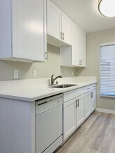 14228 Dickens St in Sherman Oaks, CA - Building Photo - Interior Photo