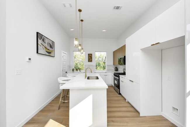 property at 1216 D E 34th St