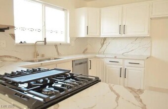 124 Null Ln in Las Vegas, NV - Building Photo - Building Photo