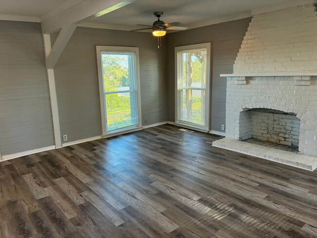 Room in Duplex on W Strickland St in Douglasville, GA - Building Photo - Building Photo