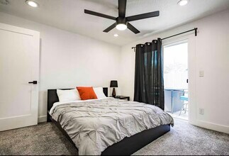 4541 NE 19th Ave in Portland, OR - Building Photo - Building Photo