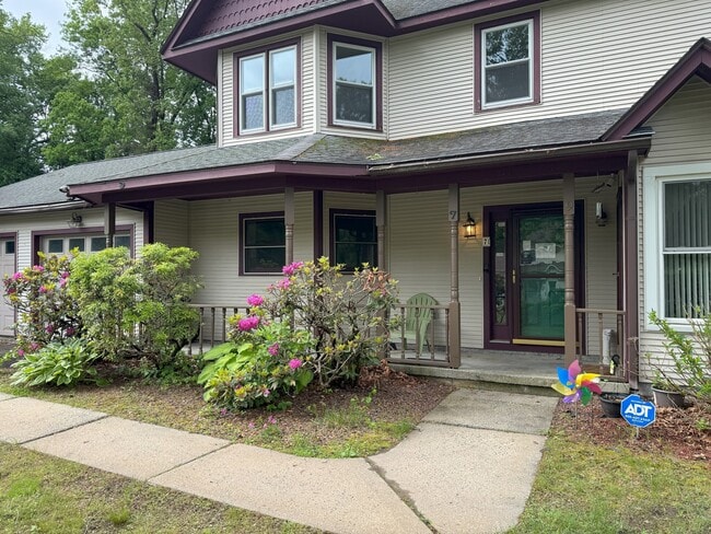 property at 7 Arrowwood Cir