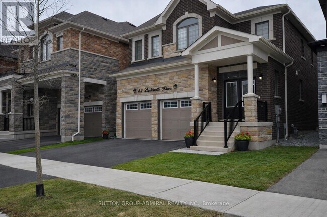 65 Barkerville Dr in Whitby, ON - Building Photo - Building Photo
