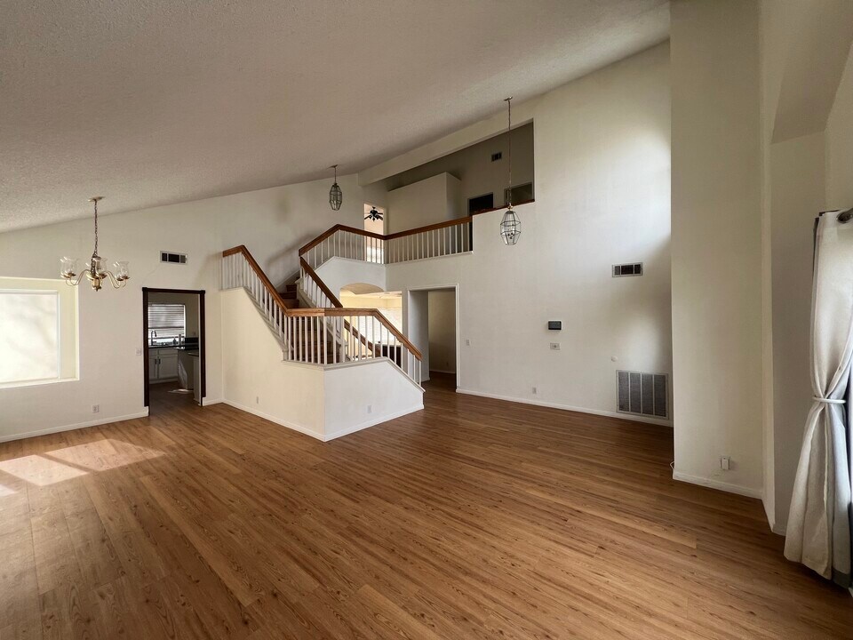 3242 Rollingridge Ave in Palmdale, CA - Building Photo