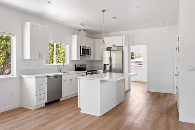 1941 Abbott St in San Luis Obispo, CA - Building Photo - Building Photo
