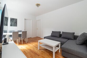 315 E 95th St in New York, NY - Building Photo - Building Photo