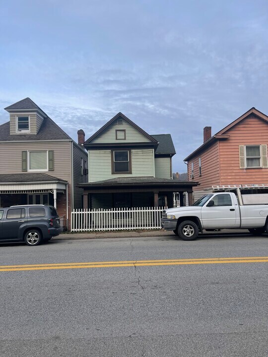 423 Warwood Ave in Wheeling, WV - Building Photo