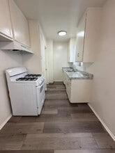 11877 Grevillea Avenue, in Hawthorne, CA - Building Photo - Interior Photo