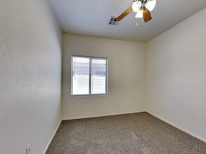 2102 E La Costa Dr in Chandler, AZ - Building Photo - Building Photo