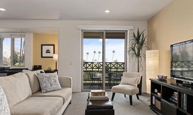 property at 931 E Walnut St