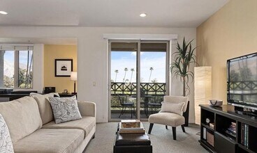 931 E Walnut St in Pasadena, CA - Building Photo - Building Photo