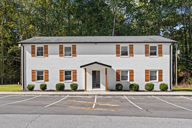 Green Forest Apartments in Liberty, SC - Foto de edificio - Building Photo