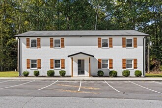 Green Forest Apartments in Liberty, SC - Foto de edificio - Building Photo