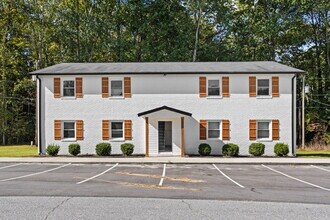 Green Forest Apartments in Liberty, SC - Building Photo - Building Photo