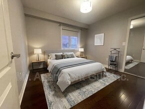 5422 Oscar Peterson Blvd in Mississauga, ON - Building Photo - Building Photo