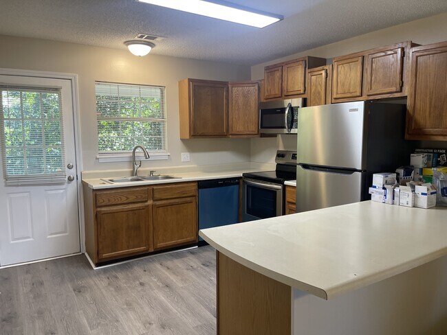 216 S Mulberry St in Statesboro, GA - Building Photo - Building Photo