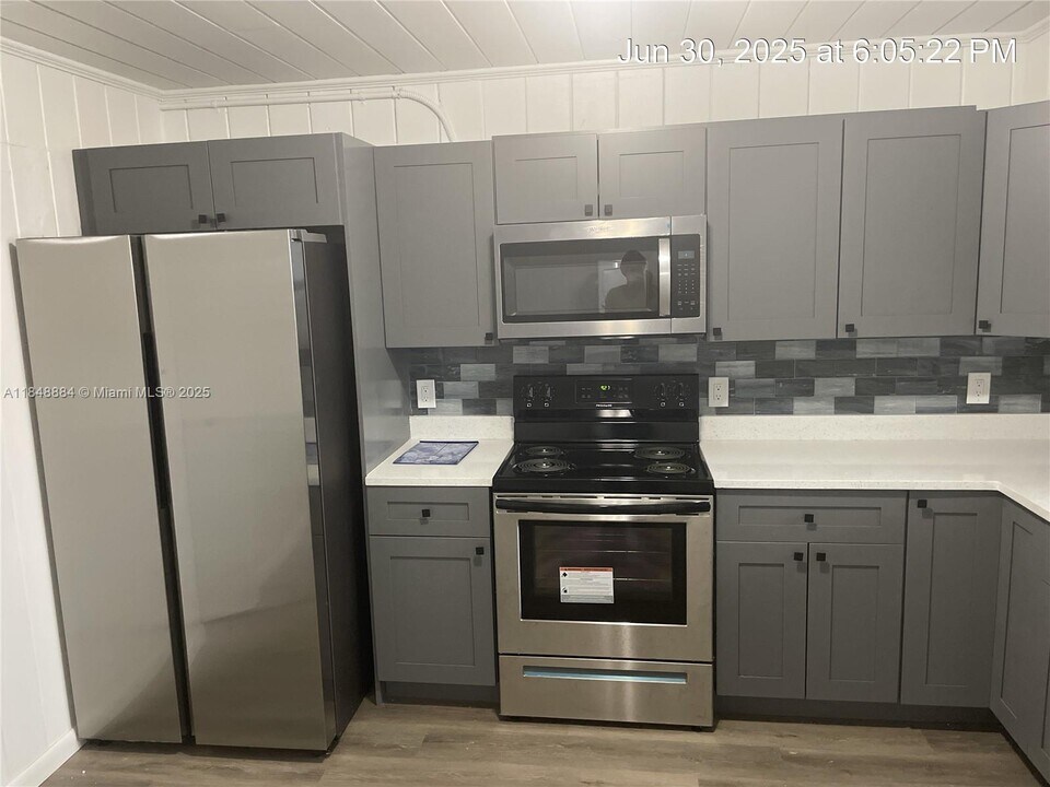4000 Greenwood Ave in West Palm Beach, FL - Building Photo