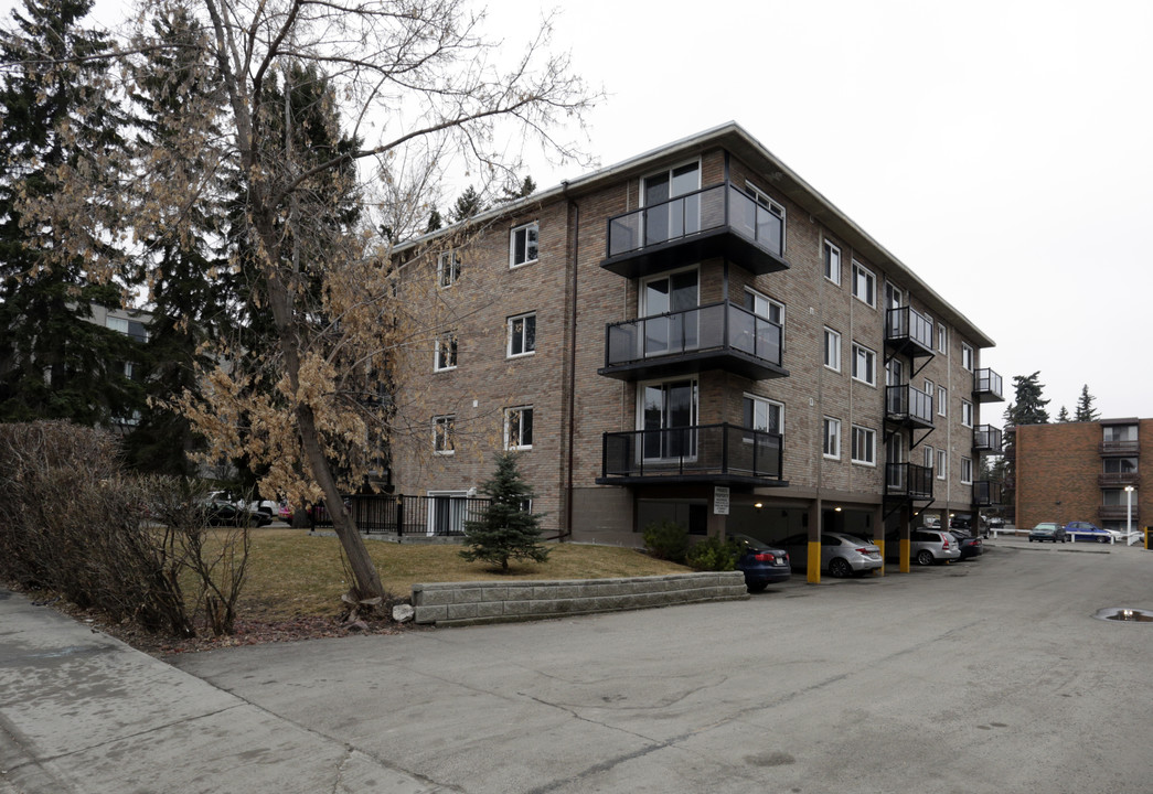 1230 Cameron Ave SW in Calgary, AB - Building Photo