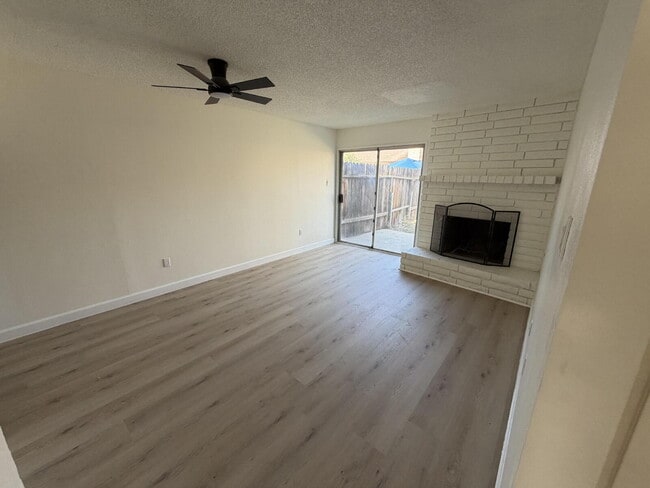 2205 Westholme Blvd in Bakersfield, CA - Building Photo - Building Photo