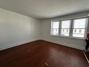 23 S Dubuque St, Unit 1 in Iowa City, IA - Building Photo - Building Photo