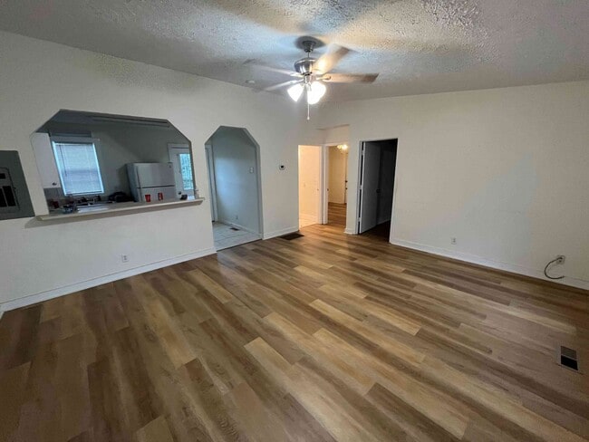 4219 Snake Rd in Athens, AL - Foto de edificio - Building Photo