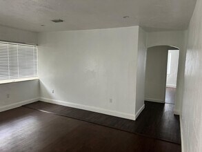 620 NE 140th St in North Miami, FL - Foto de edificio - Building Photo