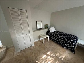 2111 Monroe Terrace in Hollywood, FL - Building Photo - Building Photo