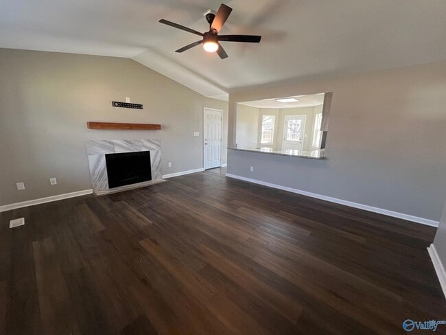 132 Mandy Dr in Hazel Green, AL - Foto de edificio - Building Photo