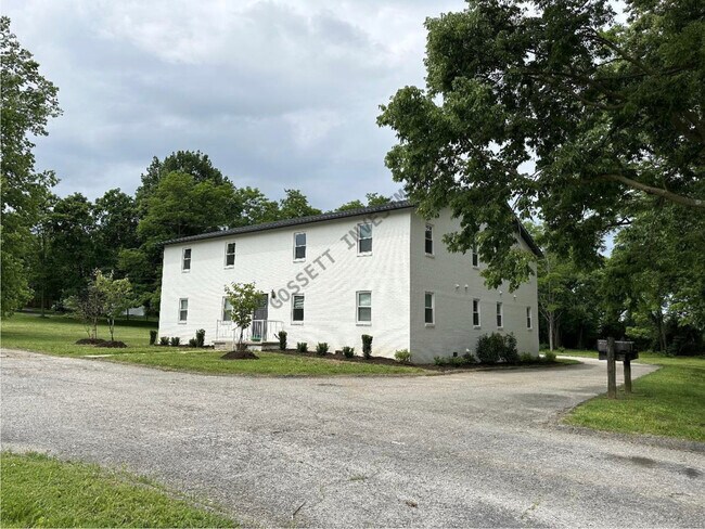 320 Clintonville Rd in Paris, KY - Foto de edificio - Building Photo