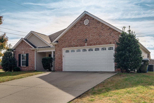 103 Blossom Ct in White House, TN - Foto de edificio - Building Photo