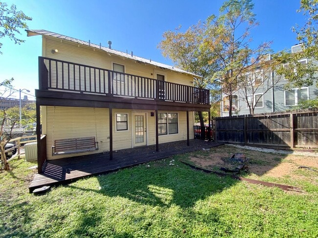 property at 407 E 30th St