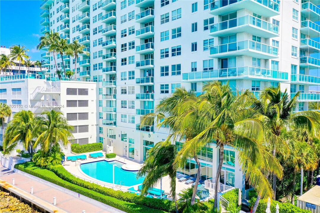 650 West Ave, Unit 2406 in Miami Beach, FL - Building Photo