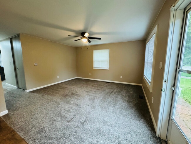 390 Burdel Dr in Wilmington, OH - Building Photo - Building Photo
