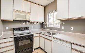 2727 N Dodge Blvd in Tucson, AZ - Building Photo - Building Photo