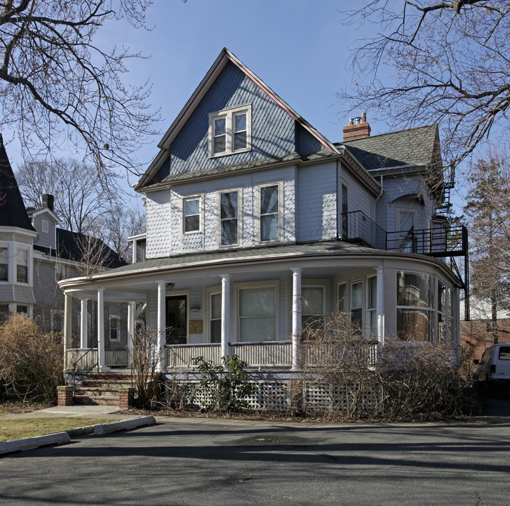 136 Lincoln St in Montclair, NJ - Building Photo