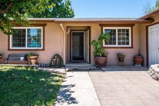4257 N Forestiere Ave in Fresno, CA - Building Photo - Building Photo