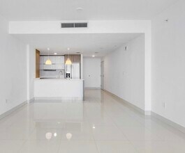 600 NE 27th St, Unit 3102 in Miami, FL - Building Photo - Building Photo