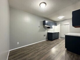 1315 N Dowling Ave in Minneapolis, MN - Building Photo
