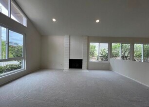 23806 Lagarto in Mission Viejo, CA - Foto de edificio - Building Photo