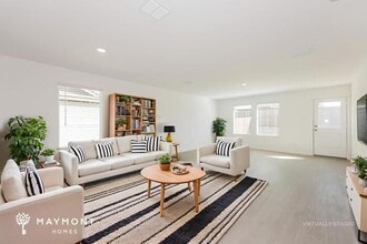 1047 Neyland Dr in Ennis, TX - Foto de edificio - Building Photo