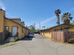 833 Spencer Ave in Modesto, CA - Building Photo - Building Photo