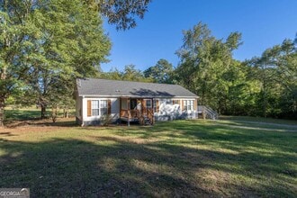 1051 Tamplin Rd in Madison, GA - Building Photo - Building Photo