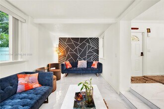 6400 SW 62nd Ct in South Miami, FL - Building Photo - Building Photo