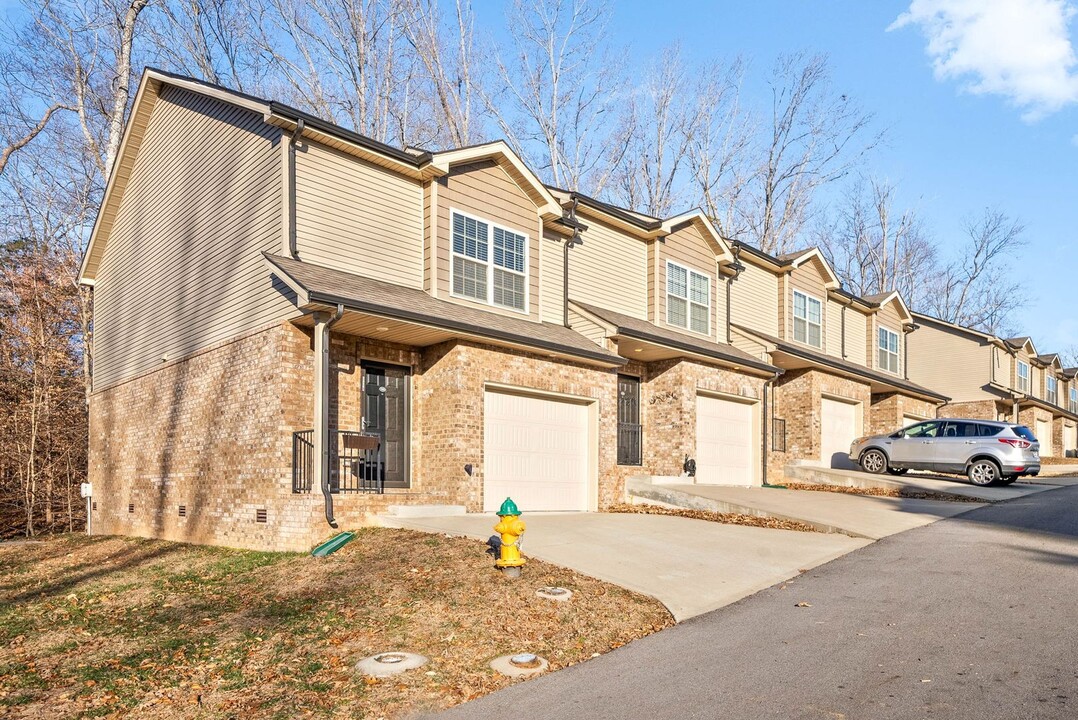 135 Country Ln in Clarksville, TN - Building Photo